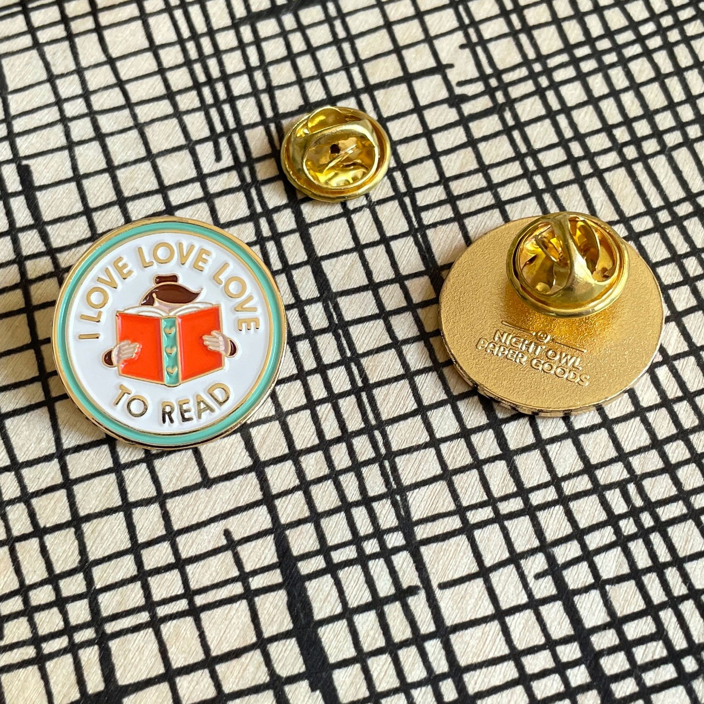 Love to Read Enamel pin